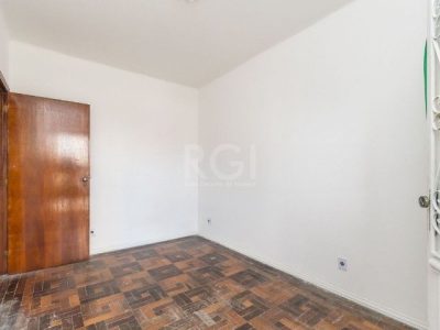 Casa à venda com 240m², 3 quartos, 1 suíte, 3 vagas no bairro Santana em Porto Alegre - Foto 13