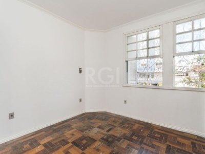 Casa à venda com 240m², 3 quartos, 1 suíte, 3 vagas no bairro Santana em Porto Alegre - Foto 16