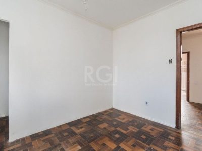 Casa à venda com 240m², 3 quartos, 1 suíte, 3 vagas no bairro Santana em Porto Alegre - Foto 17