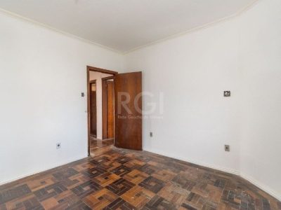 Casa à venda com 240m², 3 quartos, 1 suíte, 3 vagas no bairro Santana em Porto Alegre - Foto 18