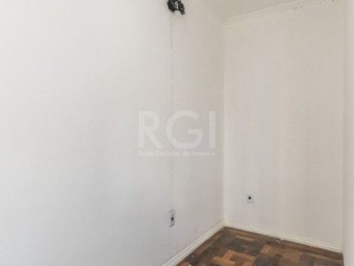 Casa à venda com 240m², 3 quartos, 1 suíte, 3 vagas no bairro Santana em Porto Alegre - Foto 19