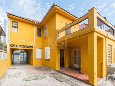 Casa à venda com 240m², 3 quartos, 1 suíte, 3 vagas no bairro Santana em Porto Alegre - Foto 21