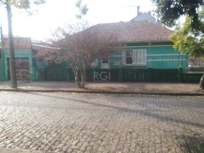 Casa à venda com 200m², 3 quartos, 6 vagas no bairro São Geraldo em Porto Alegre - Foto 2