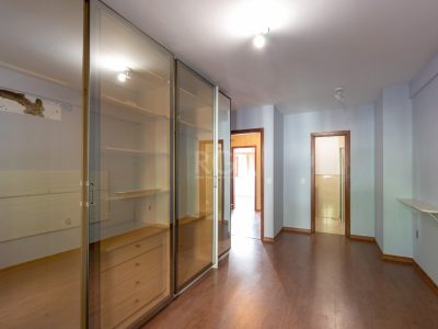 Casa à venda com 233m², 3 quartos, 1 suíte, 4 vagas no bairro Tristeza em Porto Alegre - Foto 24