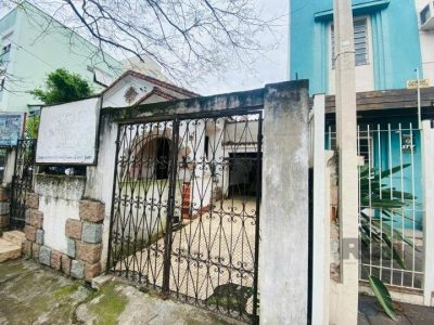 Casa à venda com 300m², 3 quartos, 5 vagas no bairro Santana em Porto Alegre - Foto 2