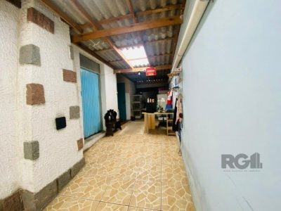 Casa à venda com 300m², 3 quartos, 5 vagas no bairro Santana em Porto Alegre - Foto 3