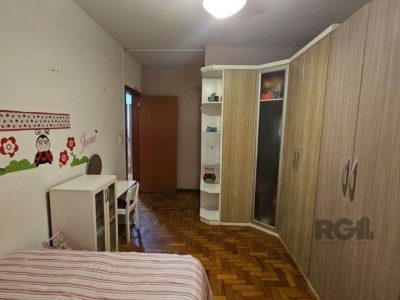 Casa à venda com 276m², 5 quartos, 2 suítes, 3 vagas no bairro Glória em Porto Alegre - Foto 22