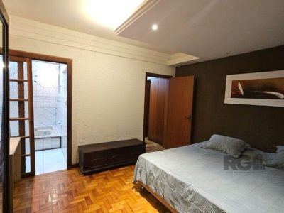 Casa à venda com 276m², 5 quartos, 2 suítes, 3 vagas no bairro Glória em Porto Alegre - Foto 14