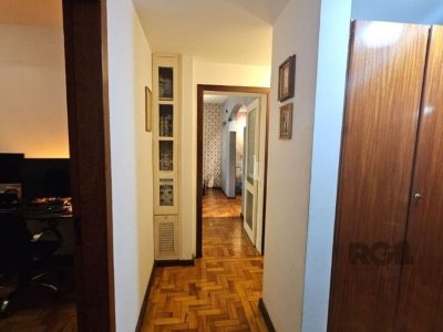 Casa à venda com 276m², 5 quartos, 2 suítes, 3 vagas no bairro Glória em Porto Alegre - Foto 12