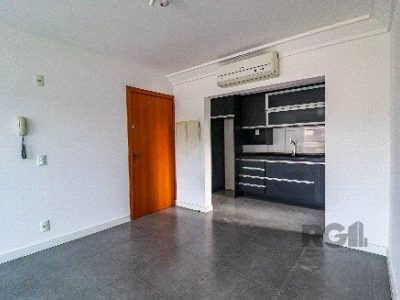 Apartamento à venda com 70m², 3 quartos, 1 suíte, 1 vaga no bairro Partenon em Porto Alegre - Foto 5