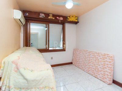 Casa à venda com 350m², 3 quartos, 2 suítes, 5 vagas no bairro Santo Antônio em Porto Alegre - Foto 15