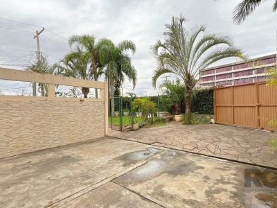 Casa à venda com 325m², 3 quartos, 1 suíte, 5 vagas no bairro Santa Tereza em Porto Alegre - Foto 4