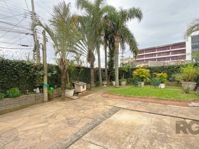 Casa à venda com 325m², 3 quartos, 1 suíte, 5 vagas no bairro Santa Tereza em Porto Alegre - Foto 8