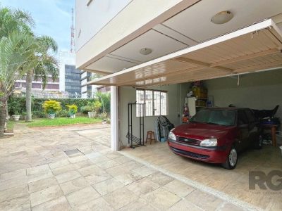 Casa à venda com 325m², 3 quartos, 1 suíte, 5 vagas no bairro Santa Tereza em Porto Alegre - Foto 10