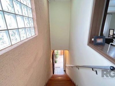 Casa à venda com 325m², 3 quartos, 1 suíte, 5 vagas no bairro Santa Tereza em Porto Alegre - Foto 13