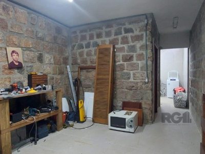 Casa à venda com 147m², 3 quartos, 1 suíte no bairro Jardim Lindóia em Porto Alegre - Foto 2