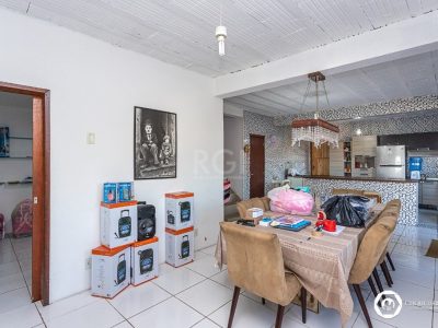 Casa à venda com 270m², 5 quartos, 2 suítes, 2 vagas no bairro Cristal em Porto Alegre - Foto 14