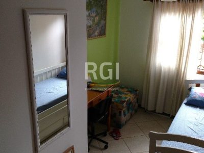 Casa à venda com 240m², 3 quartos, 1 suíte, 2 vagas no bairro Ipanema em Porto Alegre - Foto 7