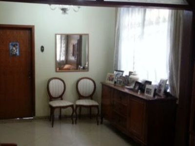 Casa à venda com 330m², 5 quartos, 1 suíte, 7 vagas no bairro Menino Deus em Porto Alegre - Foto 11