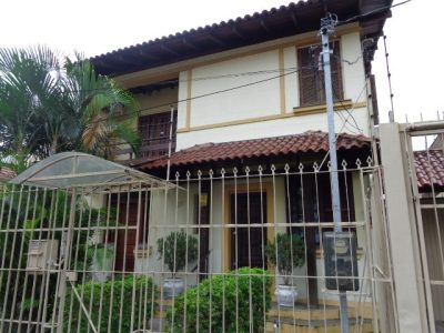 Casa à venda com 330m², 5 quartos, 1 suíte, 7 vagas no bairro Menino Deus em Porto Alegre - Foto 24