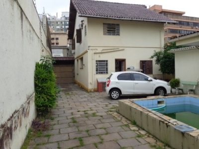 Casa à venda com 330m², 5 quartos, 1 suíte, 7 vagas no bairro Menino Deus em Porto Alegre - Foto 27