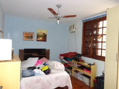 Casa à venda com 330m², 5 quartos, 1 suíte, 7 vagas no bairro Menino Deus em Porto Alegre - Foto 32