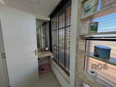 Casa à venda com 367m², 3 quartos, 2 suítes, 3 vagas no bairro Ipanema em Porto Alegre - Foto 9