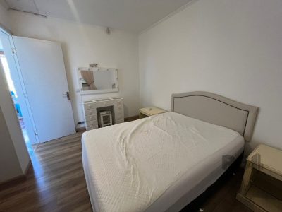 Casa à venda com 367m², 3 quartos, 2 suítes, 3 vagas no bairro Ipanema em Porto Alegre - Foto 17