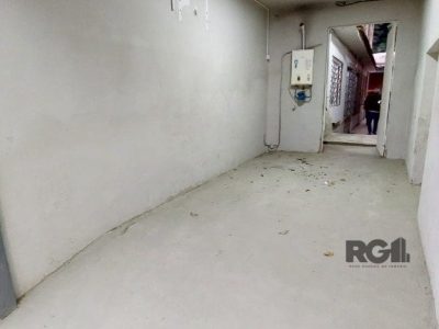 Casa à venda com 200m², 3 quartos, 1 suíte, 3 vagas no bairro Azenha em Porto Alegre - Foto 32