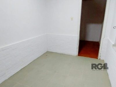 Casa à venda com 200m², 3 quartos, 1 suíte, 3 vagas no bairro Azenha em Porto Alegre - Foto 31