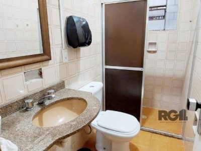 Casa à venda com 200m², 3 quartos, 1 suíte, 3 vagas no bairro Azenha em Porto Alegre - Foto 11