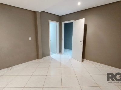 Casa à venda com 200m², 3 quartos, 1 suíte, 3 vagas no bairro Azenha em Porto Alegre - Foto 9