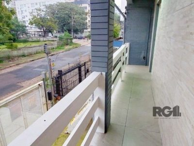 Casa à venda com 200m², 3 quartos, 1 suíte, 3 vagas no bairro Azenha em Porto Alegre - Foto 10