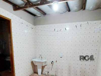 Casa à venda com 200m², 3 quartos, 1 suíte, 3 vagas no bairro Azenha em Porto Alegre - Foto 17