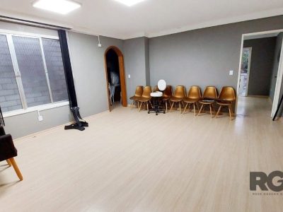 Casa à venda com 200m², 3 quartos, 1 suíte, 3 vagas no bairro Azenha em Porto Alegre - Foto 20