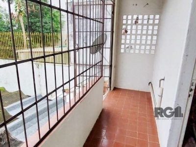 Casa à venda com 200m², 3 quartos, 1 suíte, 3 vagas no bairro Azenha em Porto Alegre - Foto 21