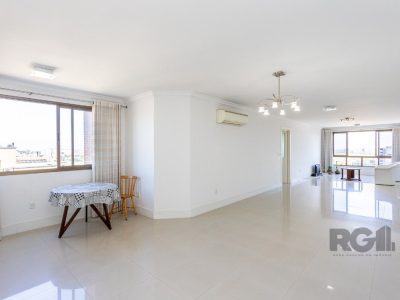 Apartamento à venda com 136m², 3 quartos, 1 suíte, 2 vagas no bairro Cristo Redentor em Porto Alegre - Foto 4