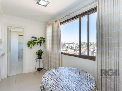 Apartamento à venda com 136m², 3 quartos, 1 suíte, 2 vagas no bairro Cristo Redentor em Porto Alegre - Foto 12