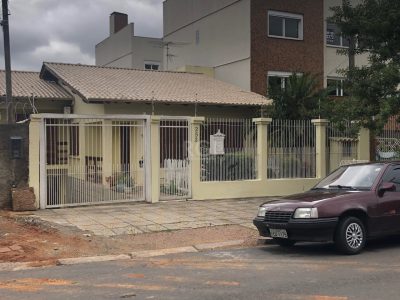 Casa à venda com 227m², 4 quartos, 1 suíte, 3 vagas no bairro Chácara das Pedras em Porto Alegre - Foto 3