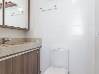 Apartamento à venda com 67m², 2 quartos, 1 suíte, 2 vagas no bairro Menino Deus em Porto Alegre - Foto 8