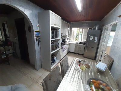 Casa à venda com 230m², 3 quartos, 1 suíte, 3 vagas no bairro Jardim Planalto em Porto Alegre - Foto 9