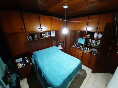 Casa à venda com 230m², 3 quartos, 1 suíte, 3 vagas no bairro Jardim Planalto em Porto Alegre - Foto 18