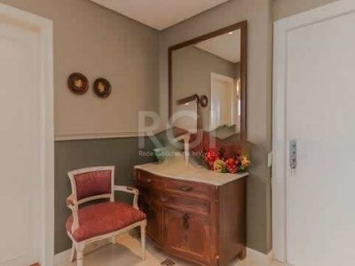 Apartamento à venda com 190m², 3 quartos, 1 suíte, 1 vaga no bairro Independência em Porto Alegre - Foto 2