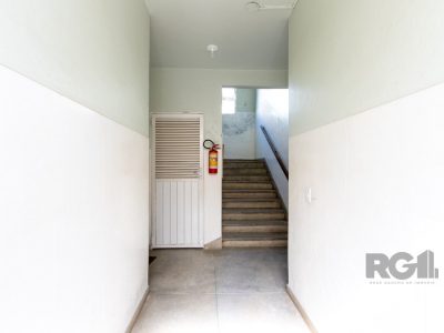 Apartamento à venda com 81m², 3 quartos, 1 vaga no bairro Tristeza em Porto Alegre - Foto 3