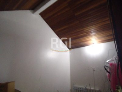 Casa à venda com 363m², 4 quartos, 2 suítes, 2 vagas no bairro Jardim Itu em Porto Alegre - Foto 2