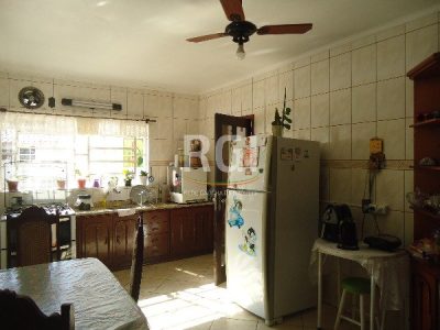 Casa à venda com 363m², 4 quartos, 2 suítes, 2 vagas no bairro Jardim Itu em Porto Alegre - Foto 12