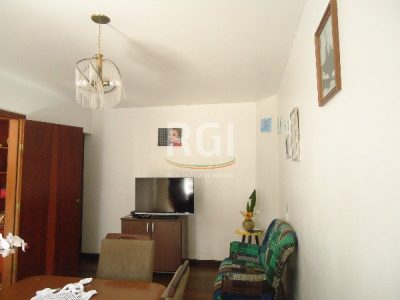 Casa à venda com 363m², 4 quartos, 2 suítes, 2 vagas no bairro Jardim Itu em Porto Alegre - Foto 14