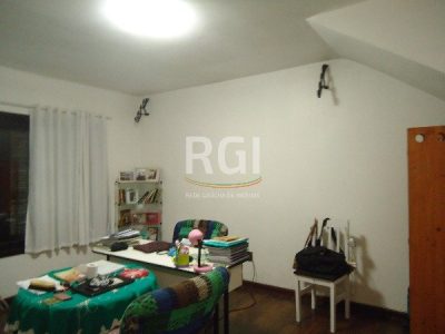 Casa à venda com 363m², 4 quartos, 2 suítes, 2 vagas no bairro Jardim Itu em Porto Alegre - Foto 16