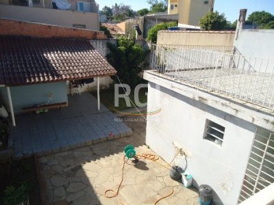 Casa à venda com 363m², 4 quartos, 2 suítes, 2 vagas no bairro Jardim Itu em Porto Alegre - Foto 26