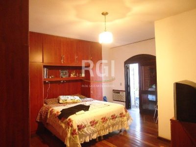 Casa à venda com 363m², 4 quartos, 2 suítes, 2 vagas no bairro Jardim Itu em Porto Alegre - Foto 32